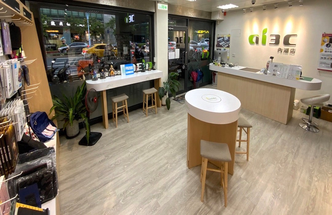 ai3C內湖店店內